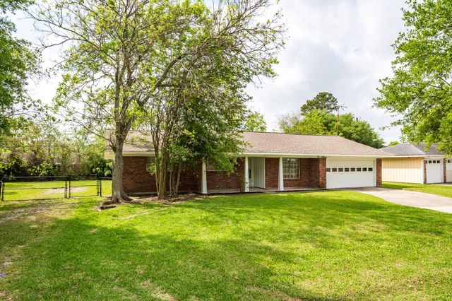 122 Honeysuckle Drive, Baytown, TX 77520