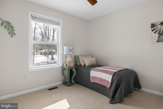 733 RED BIRD LN, Harpers Ferry, WV 25425