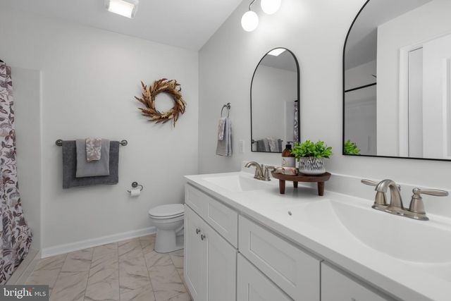 733 RED BIRD LN, Harpers Ferry, WV 25425