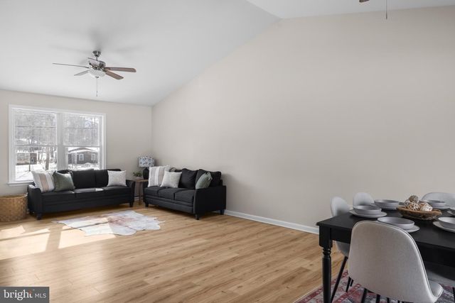 733 RED BIRD LN, Harpers Ferry, WV 25425