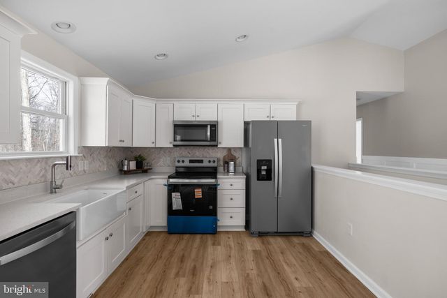 733 RED BIRD LN, Harpers Ferry, WV 25425