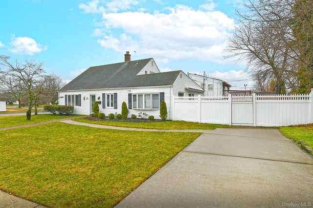 38 Moss Lane, Levittown, NY 11756