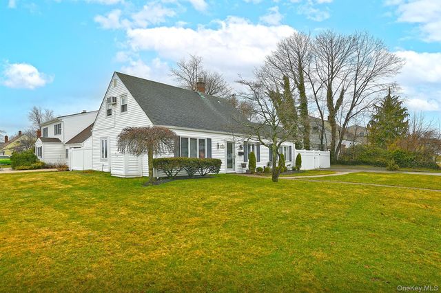 38 Moss Lane, Levittown, NY 11756