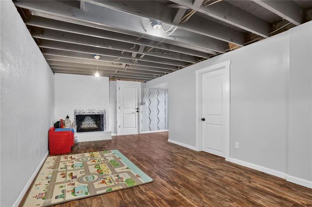 305 NW 60th Terrace, Kansas City, MO 64118