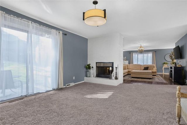 305 NW 60th Terrace, Kansas City, MO 64118
