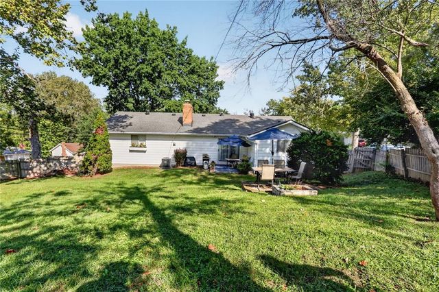 305 NW 60th Terrace, Kansas City, MO 64118