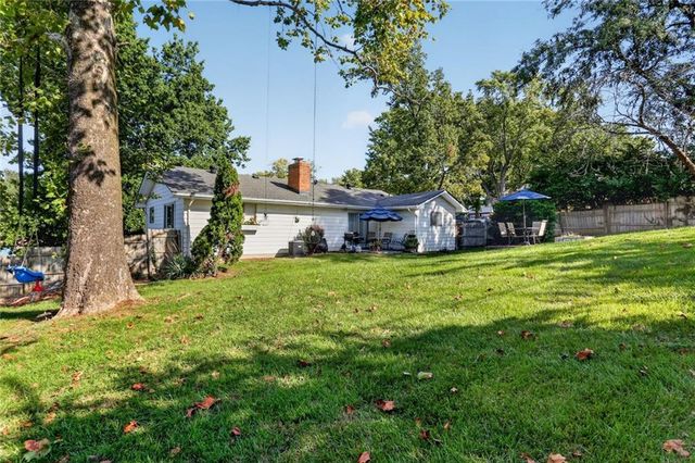 305 NW 60th Terrace, Kansas City, MO 64118