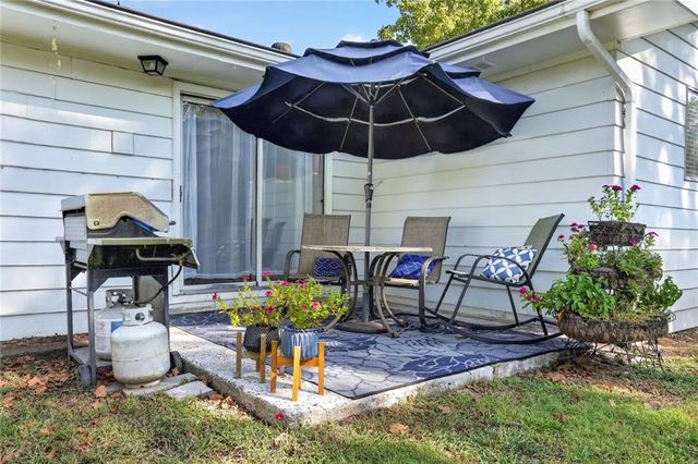 305 NW 60th Terrace, Kansas City, MO 64118