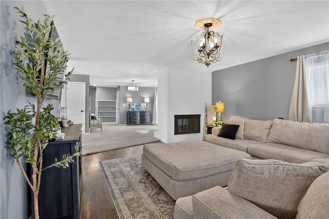 305 NW 60th Terrace, Kansas City, MO 64118