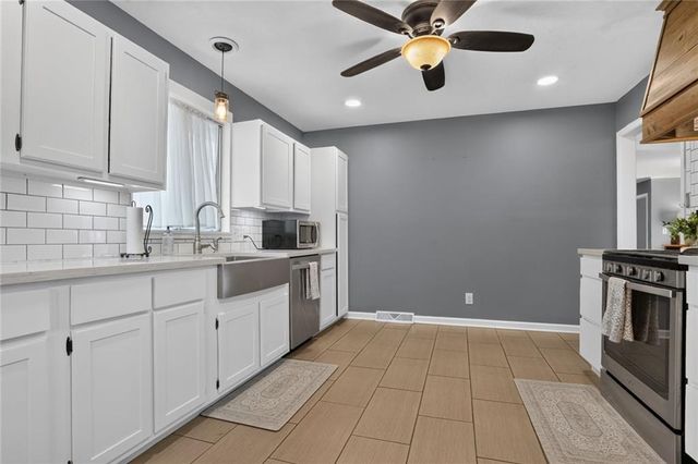 305 NW 60th Terrace, Kansas City, MO 64118