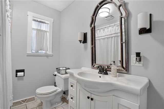 305 NW 60th Terrace, Kansas City, MO 64118