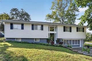 305 NW 60th Terrace, Kansas City, MO 64118