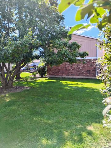 1616 Dundee Drive, Wheaton, IL 60189