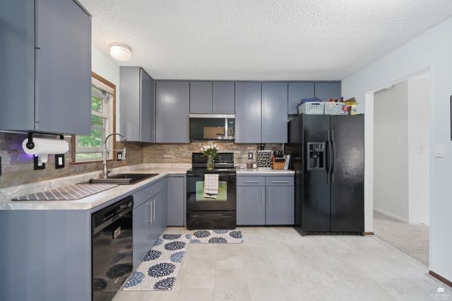 2229 Seaton Avenue, Manhattan, KS 66502