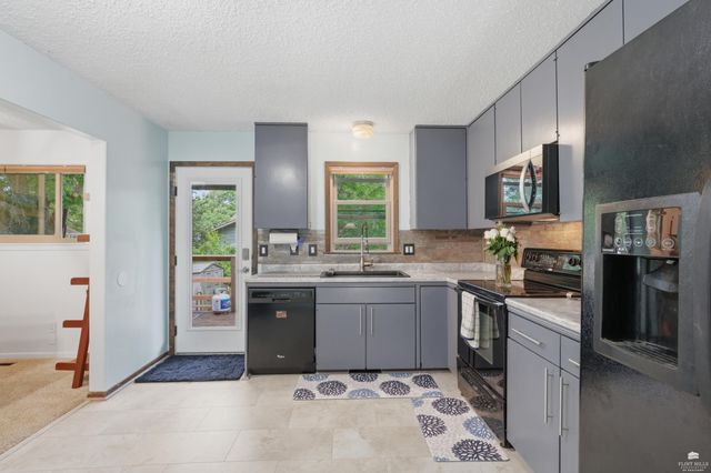 2229 Seaton Avenue, Manhattan, KS 66502
