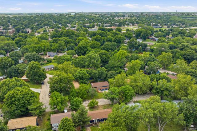 2229 Seaton Avenue, Manhattan, KS 66502