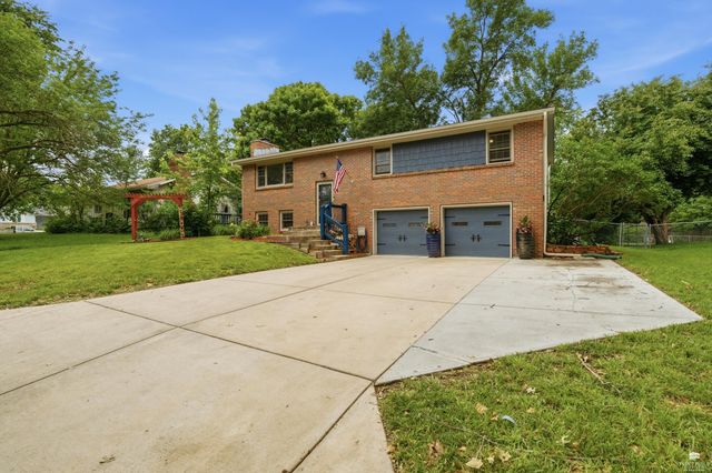 2229 Seaton Avenue, Manhattan, KS 66502