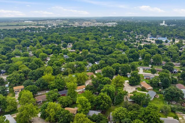 2229 Seaton Avenue, Manhattan, KS 66502