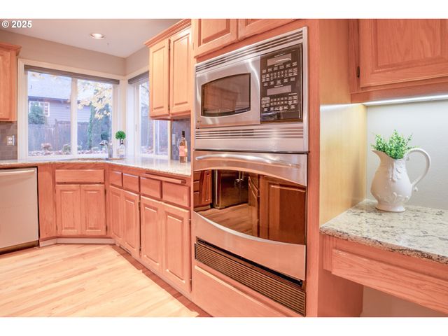 7770 Sw OVIATT Dr, Beaverton, OR 97007