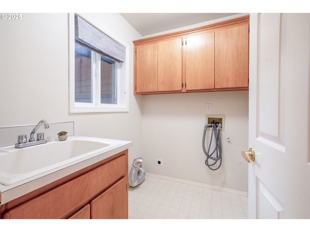 7770 Sw OVIATT Dr, Beaverton, OR 97007