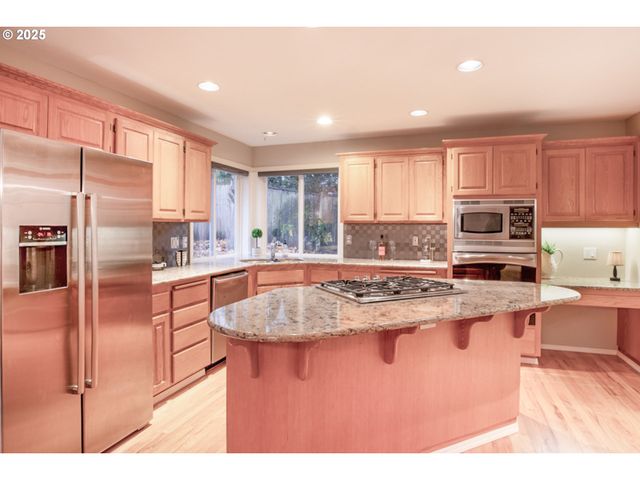 7770 Sw OVIATT Dr, Beaverton, OR 97007