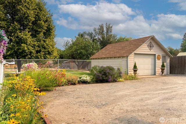 211 S Granite Street, Omak, WA 98841