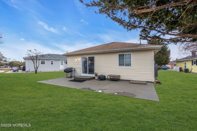 16 San Juan Court, Toms River, NJ 08757