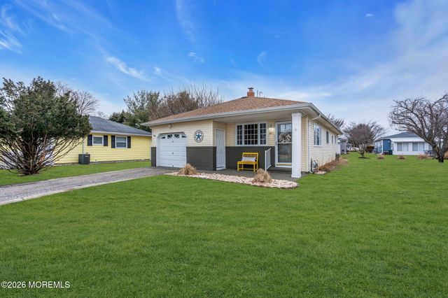 16 San Juan Court, Toms River, NJ 08757