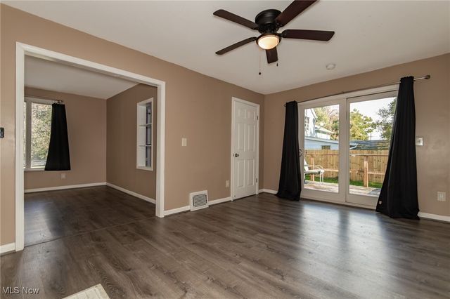 270 W Glendale Street, Bedford, OH 44146