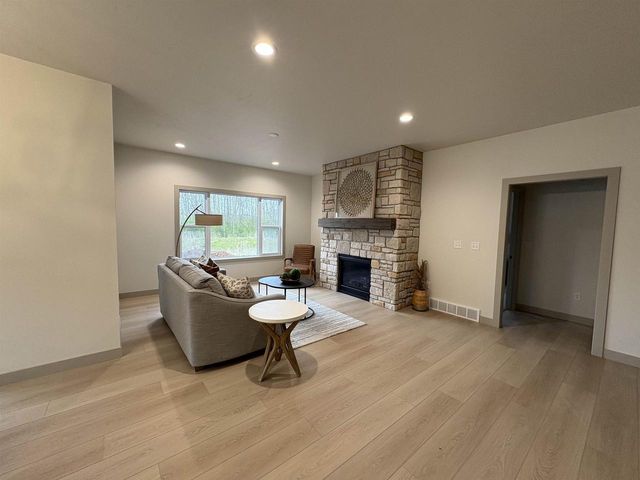 3141 LAZY OAK COURT, Green Bay, WI 54311