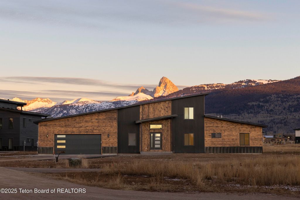 1169 PRAIRIE DOG Way, Driggs, ID 83422