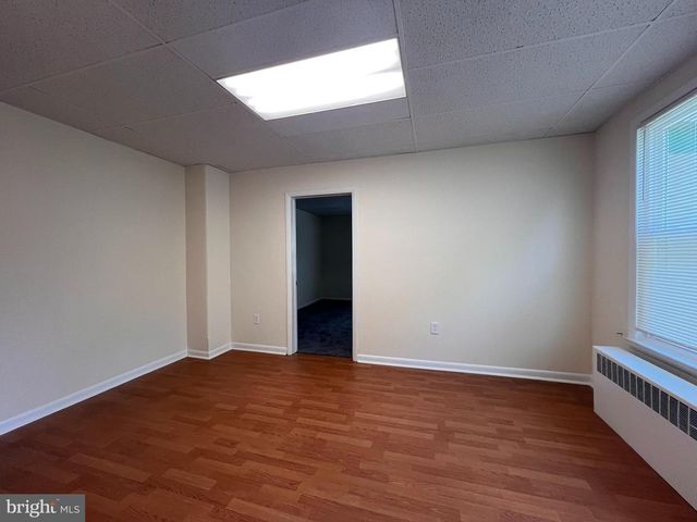 28-30 W GREENWOOD AVE, Lansdowne, PA 19050