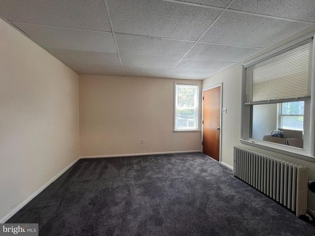 28-30 W GREENWOOD AVE, Lansdowne, PA 19050