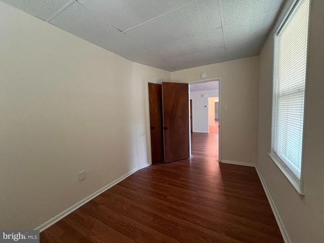 28-30 W GREENWOOD AVE, Lansdowne, PA 19050
