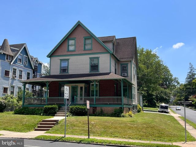 28-30 W GREENWOOD AVE, Lansdowne, PA 19050