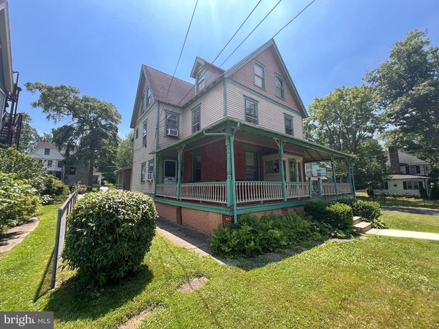 28-30 W GREENWOOD AVE, Lansdowne, PA 19050