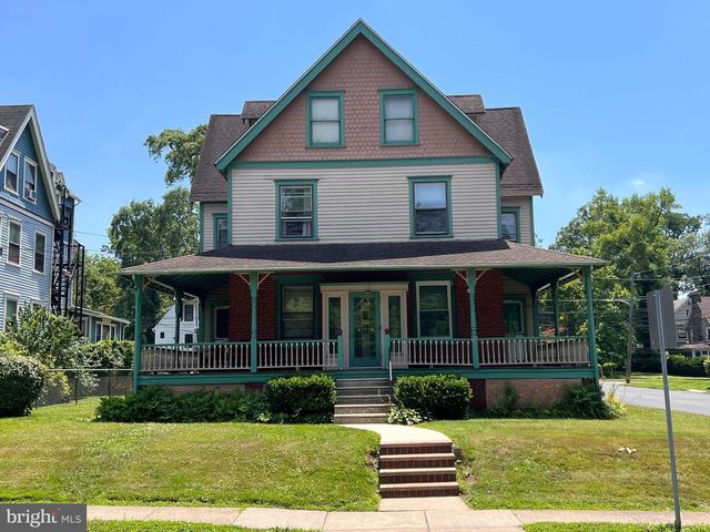 28-30 W GREENWOOD AVE, Lansdowne, PA 19050