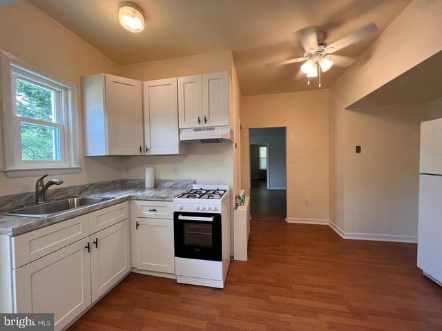 28-30 W GREENWOOD AVE, Lansdowne, PA 19050
