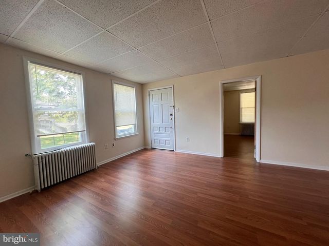 28-30 W GREENWOOD AVE, Lansdowne, PA 19050