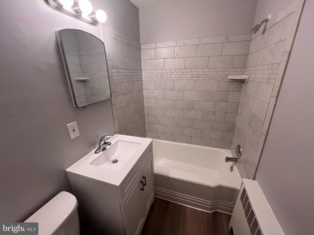 28-30 W GREENWOOD AVE, Lansdowne, PA 19050