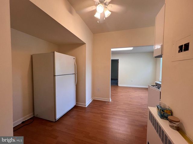 28-30 W GREENWOOD AVE, Lansdowne, PA 19050
