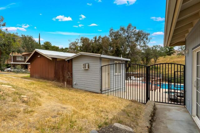 35228 Lenard Road, Springville, CA 93265