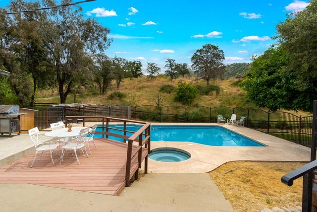 35228 Lenard Road, Springville, CA 93265