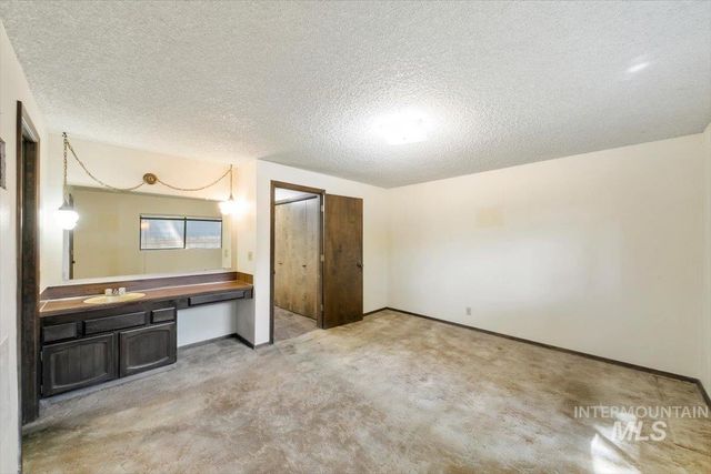 4017 S Minuteman Way, Boise, ID 83706