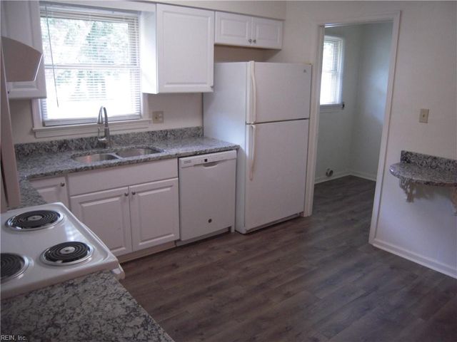 1008 Parkland LN, Virginia Beach, VA 23464