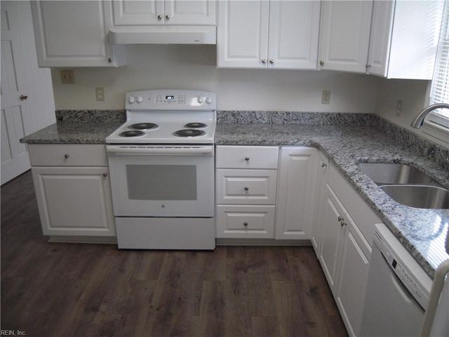 1008 Parkland LN, Virginia Beach, VA 23464