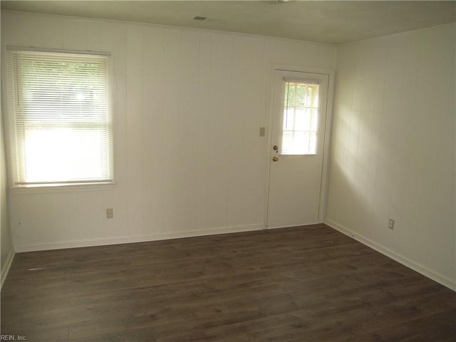 1008 Parkland LN, Virginia Beach, VA 23464