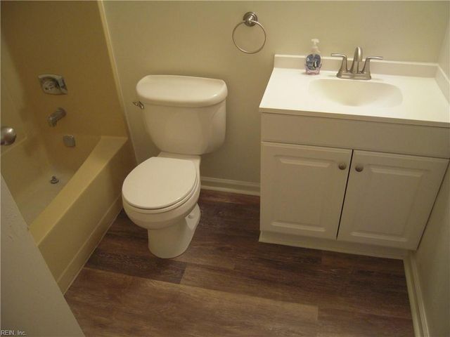 1008 Parkland LN, Virginia Beach, VA 23464