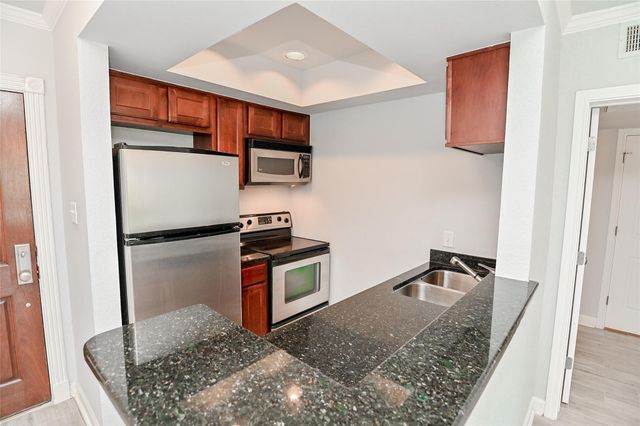 4515 Briar Hollow Place 112, Houston, TX 77027