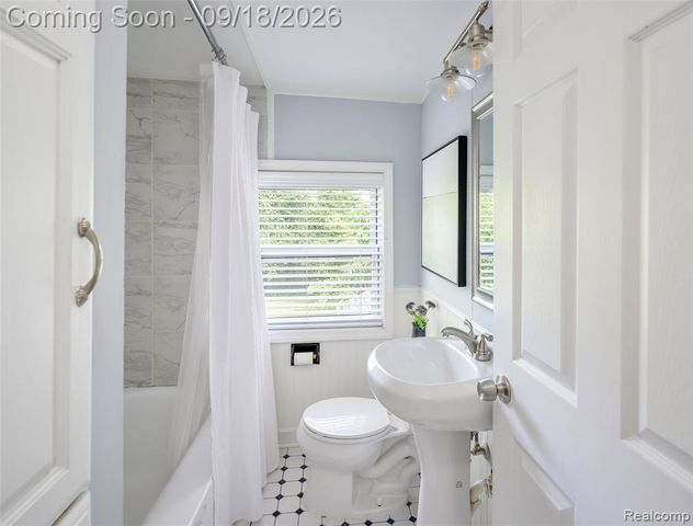 1617 Penistone Street, Birmingham, MI 48009
